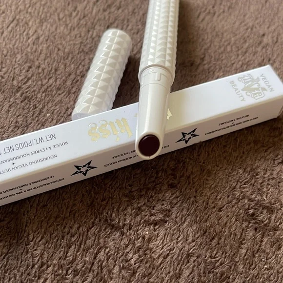 KVD Womanism 250 Epic Kiss Nourishing Vegan Butter Lipstick - Picture 5 of 5